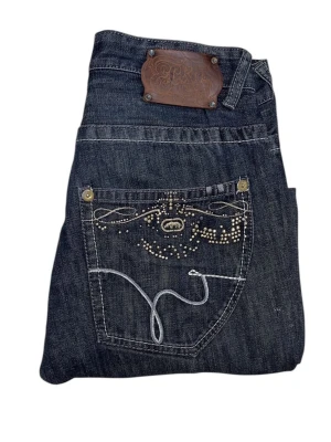 Ecko Unltd jeans - Ecko Unltd jeans W30 [Ytterbenslängd 107cm] [Innerbenslängd 81cm] [Midja 37cm] [Benöppning 21cm] 