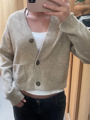 Uniqlo kofta - Super mysig kofta. Pris kan diskuteras🥰