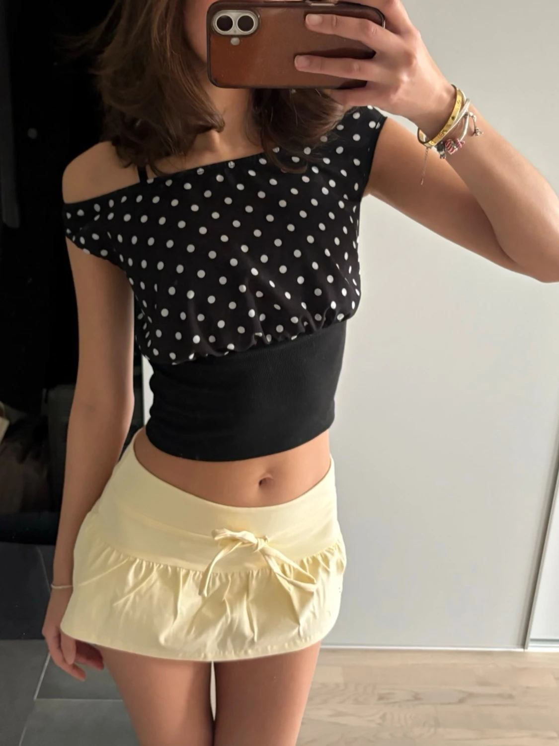 Svart prickig offshoulder topp - 1