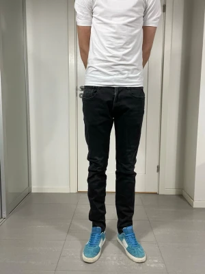 Replay Anbass Jeans  - Säljer nu dessa Replay Anbass Jeans, W32 o L32, skriv för fler bilder/frågor🙌🏼