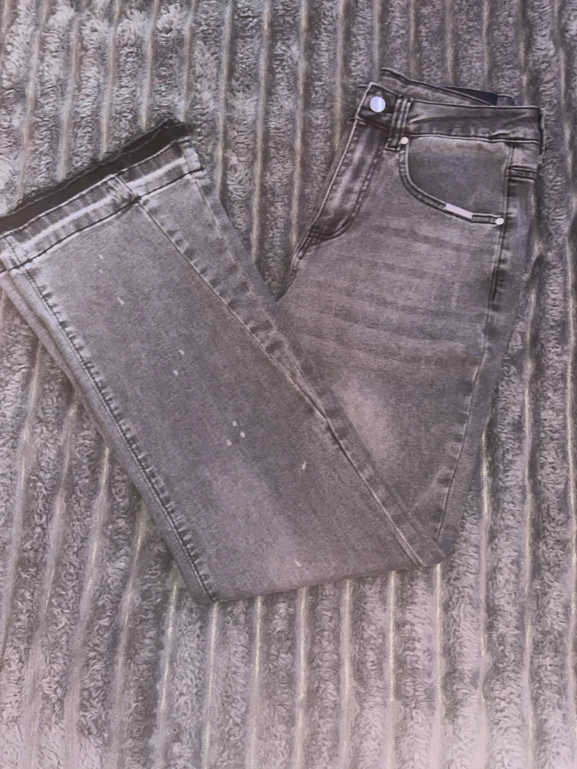 Grå bootcut jeans med slitningar - 3