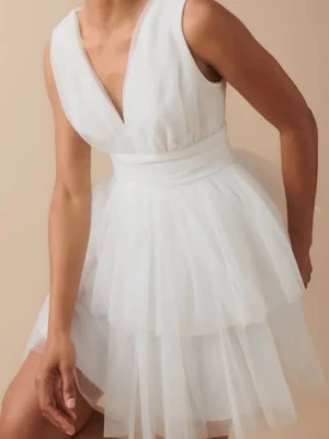 studentklänning  - Jättesöt puffig klänning perfekt som studentklänning💞 Använd ändast under kvällen av studenten😊