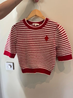 Maje stickad t shirt - Oanvänd från maje 