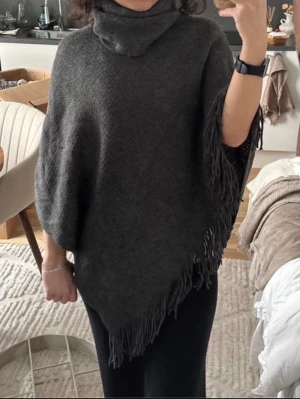 Poncho - Fint skici