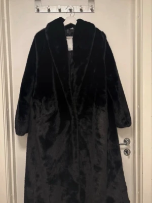 Pälsjacka  - Ny!! Storlek 36 passar även 38, har ej luva.