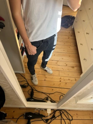 Tiger of Sweden jeans  - Hej säljer dessa sjukt snygga jeans från tiger of Sweden. Dessa sitter sjukt snyggt och passar perfekt nu till våren/sommaren. Hör av dig vid några funderingar.