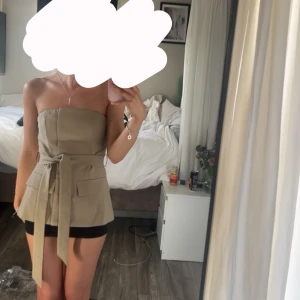 Topp från nakd - Topp från nakd, använd fåtal gånger. Helt slutsåld på hemsidan. Köpt för 449kr 🩷