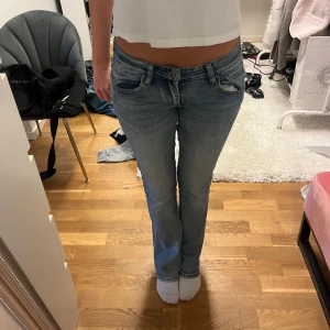 Jeans - Väldigt snygga lågmidjade jeans! 