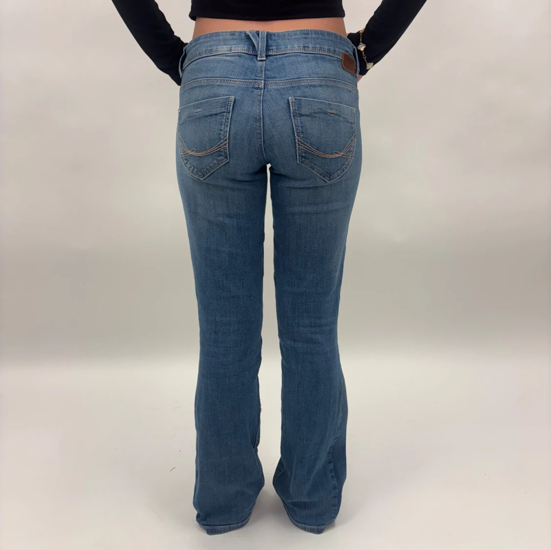 Blå bootcut jeans - 2