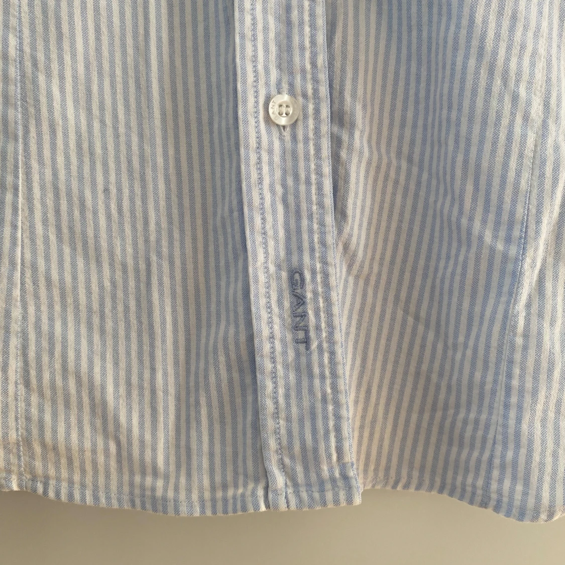 Blåvit randig skjorta från GANT - 1