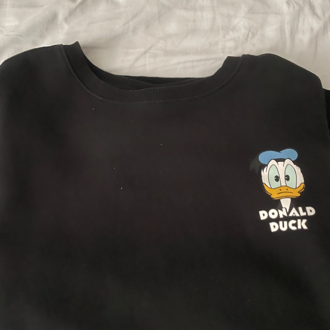 Svart tröja med Kalle Anka-motiv - 1