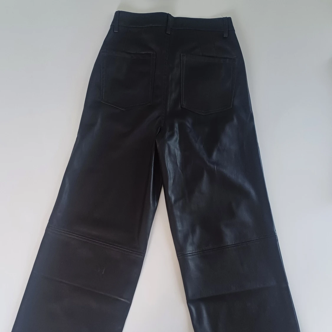 Svarta skinnbyxor - 3