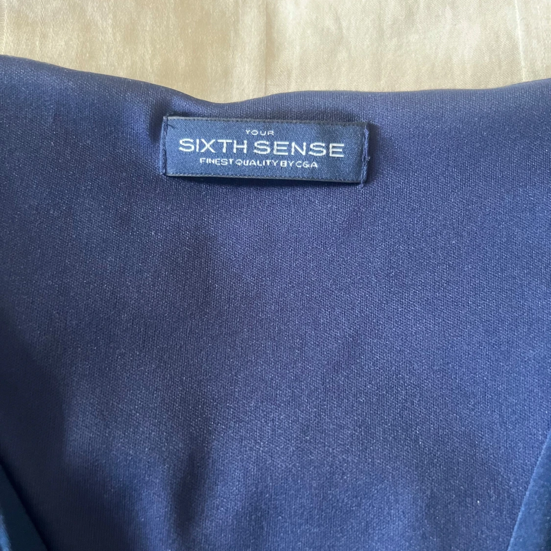 Mörkblå klänning från Your Sixth Sense - 3