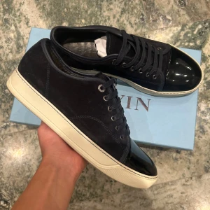 Lanvin cap toe  - Ett par fina lanvins i uk7 vilket motsvarar 42, låda medföljer! 