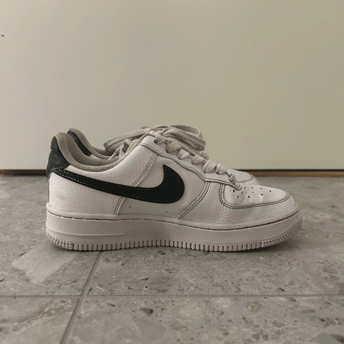 Vita Nike Air Force sneakers