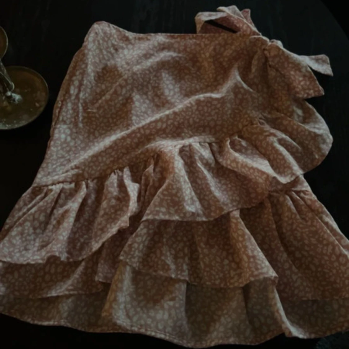 Rosa volangkjol med knytband