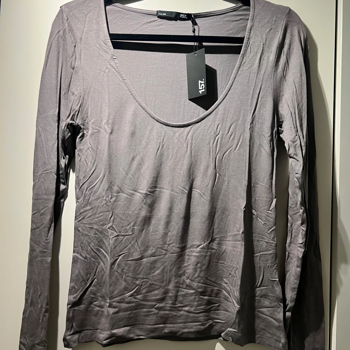 Grå långärmad tröja