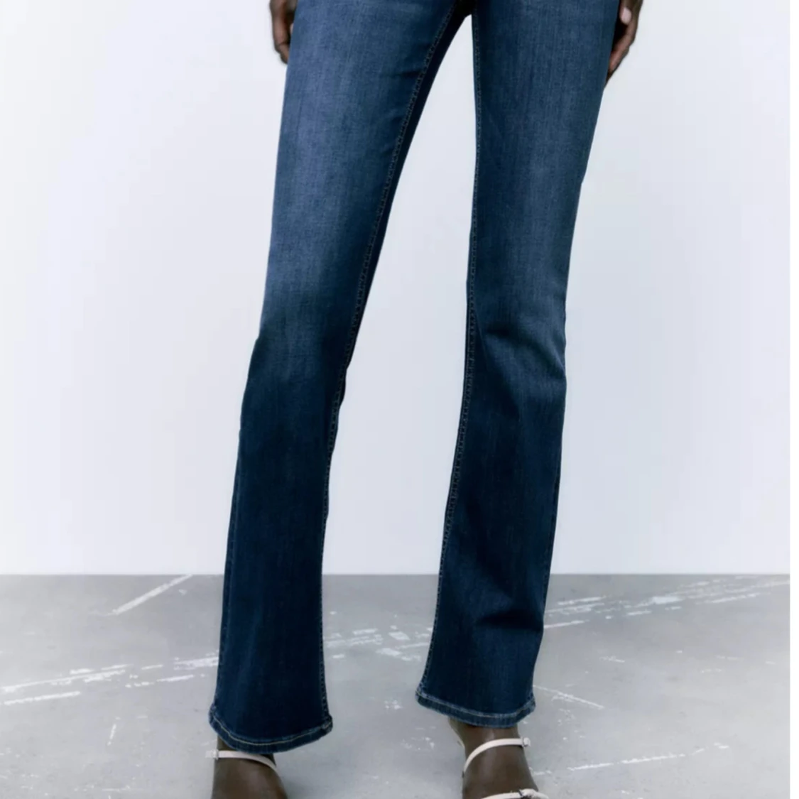 Mörkblå bootcut jeans - 1