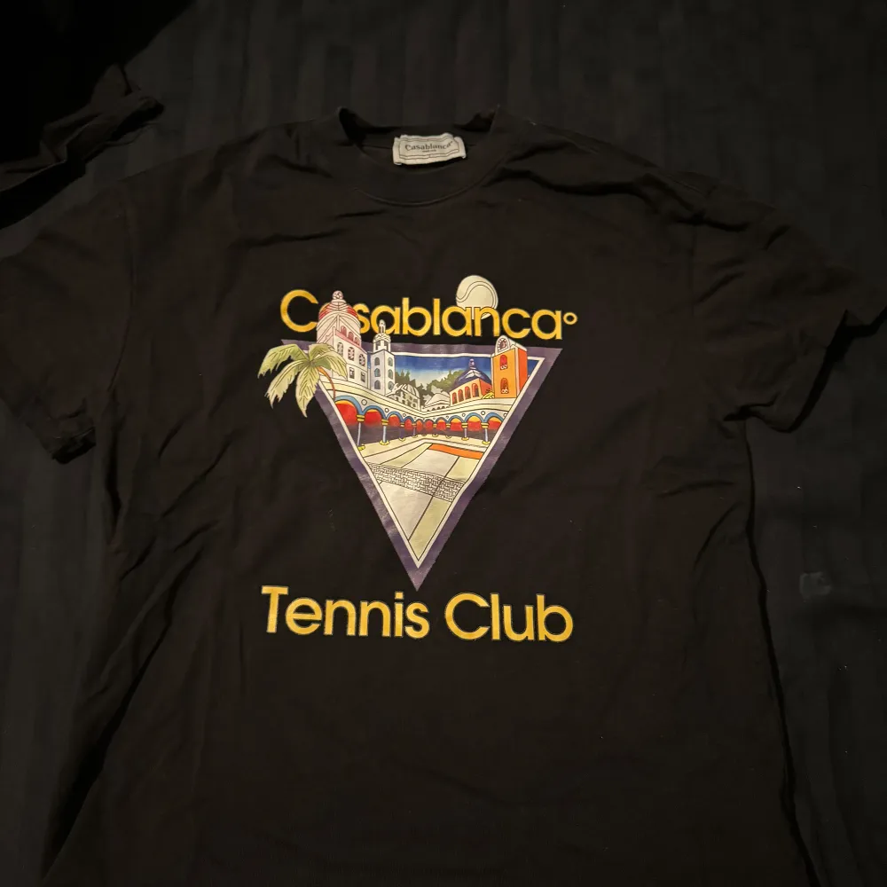 5st T-shirts storlek S från Casablanca och Amiri. Säljes endast i paket. Knappt använda, vissa är aldrig använda . T-paidat.
