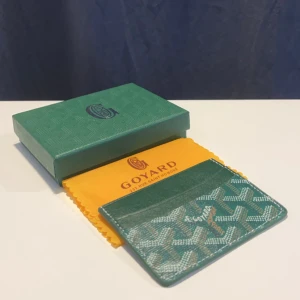 Riktigt snygg korthållare - Otroligt fin korthållare, helt ny med box, fräsch grön färg