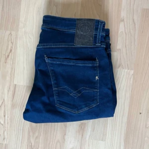 Replay Jens  - Snygga replay byxor i storlekn 30/32. Använda ett fåtal gånger!