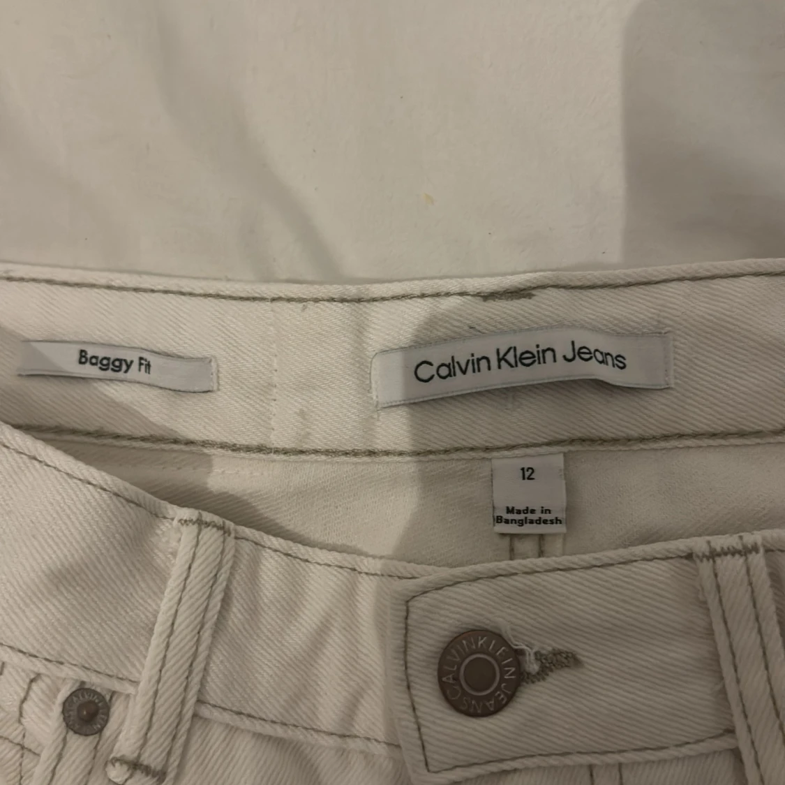 Vita baggy jeans från Calvin Klein - 2