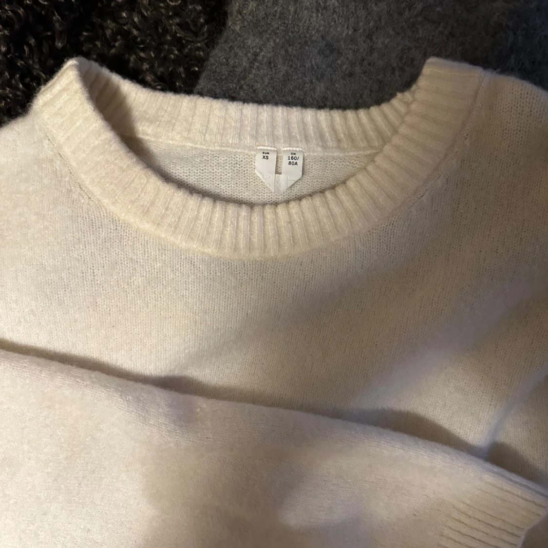 Vit stickad tröja från Arket - 2