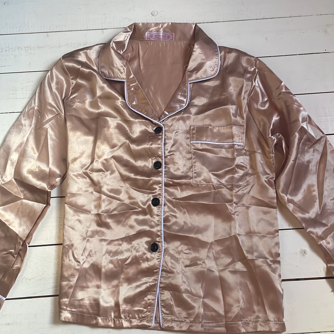 Champagnefärgad satinpyjamas 🩷 - 1