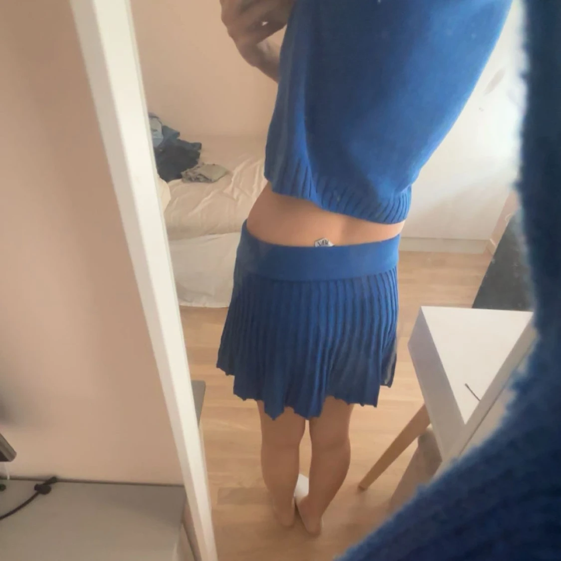 Blå plisserad stickad kortkjol - 2