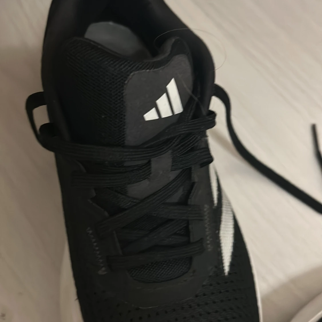 Svarta Adidas sneakers med vit sula - 3