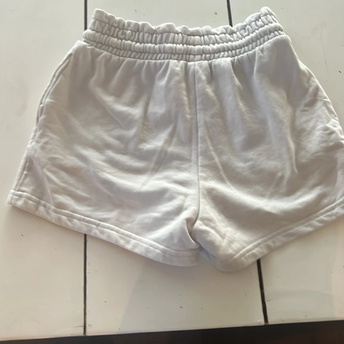 Vita mjuka shorts från Lindex - 1