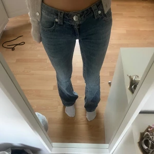 True religion jeans   - Säljer dessa fina true religion jeans då de inte kommer till användning längre i storlek 26 hör av er om ni har några frågor ❤️