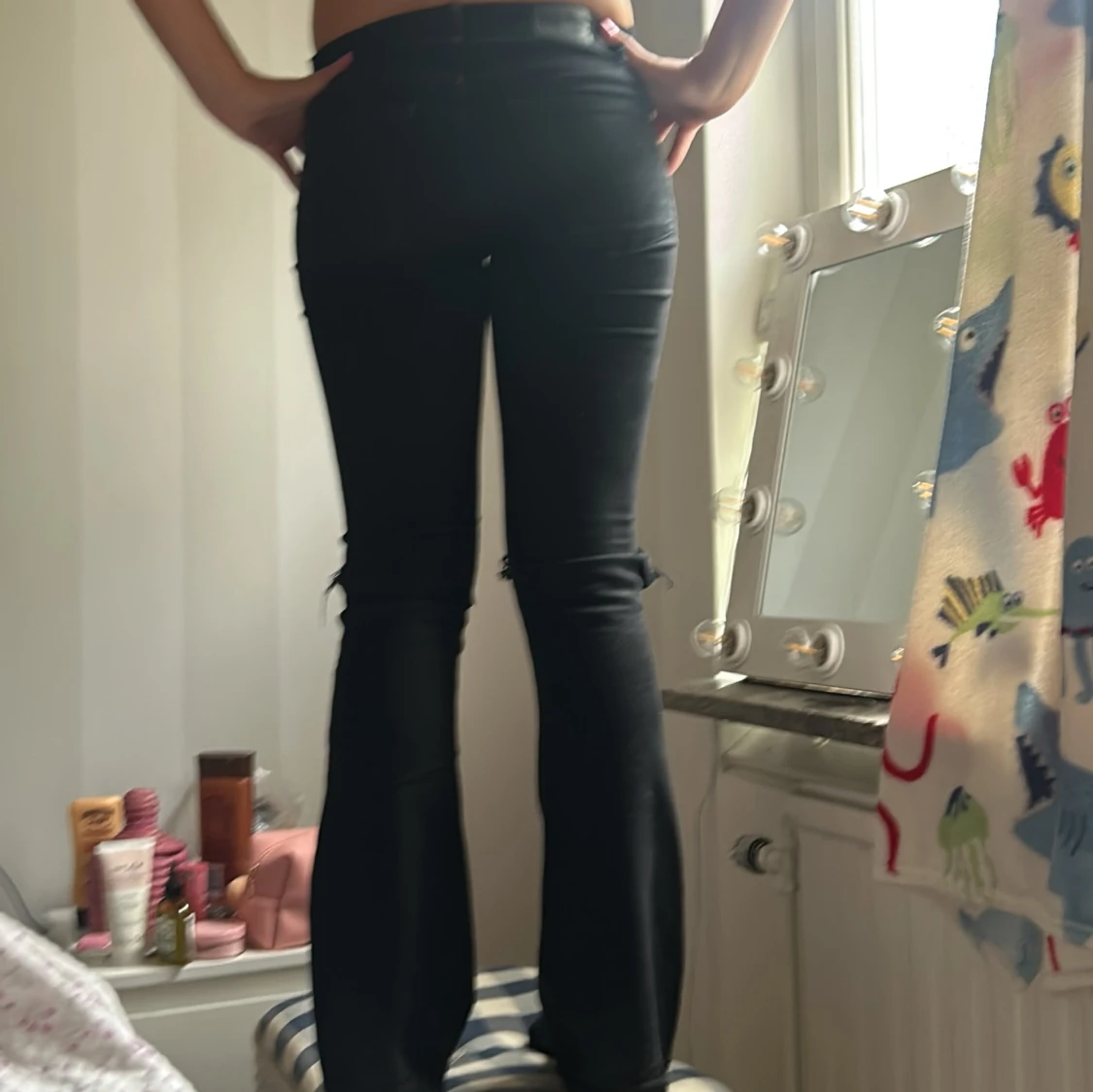 Svarta bootcut jeans med slitningar - 2