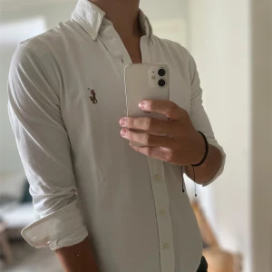 Vit skjorta från Ralph Lauren - Skick 9/10✅ skriv vid frågor eller funderingar!