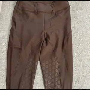 Bruna ridbyxor Maya Delorez XS - Addison Performance Breeches Halvskodda Precis som nya! Nypris 1200