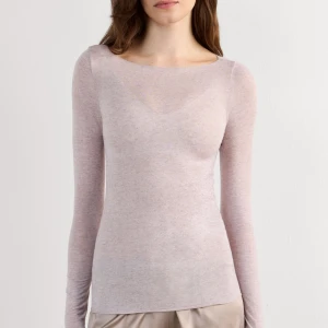 Ljusrosa långärmad topp i kashmir - Supermjuk och tunn ljusrosa långärmad topp i kashmir. Den har en rundad halsringning och sitter tight mot kroppen för en clean och stilren look. Perfekt att styla med jeans eller kjol för en enkel men snygg outfit. Endast använd en gång. 