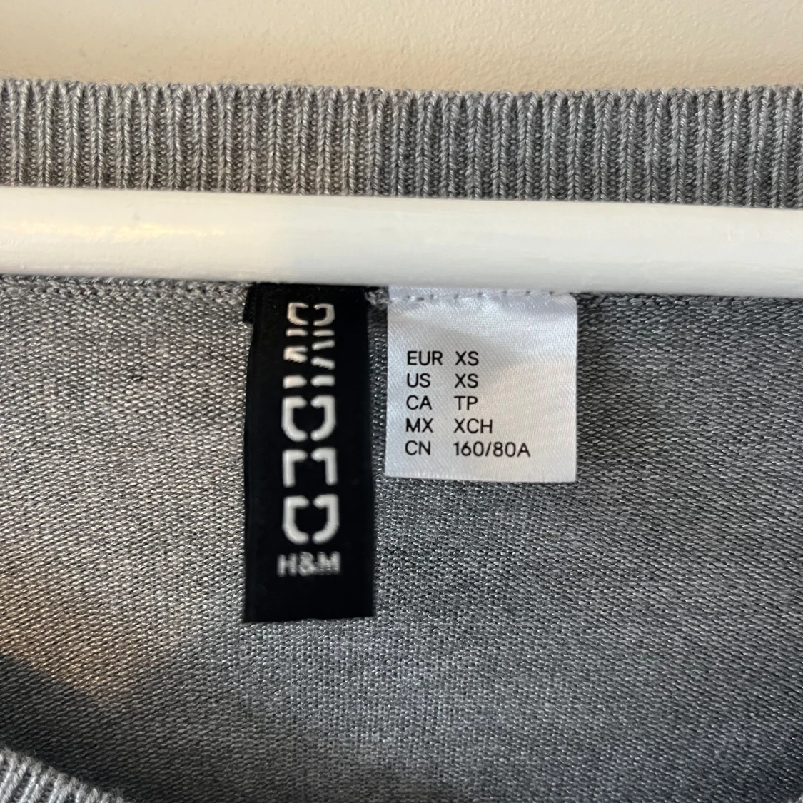 Grå v-ringad tröja H&M Divided XS - 2