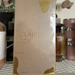 Lattafa Eclaire - Parfym från Lattafa Eclaire. Den är helt ny och obruten förpackning. Den påminner mig om Giardini di Toscana Bianco Latte