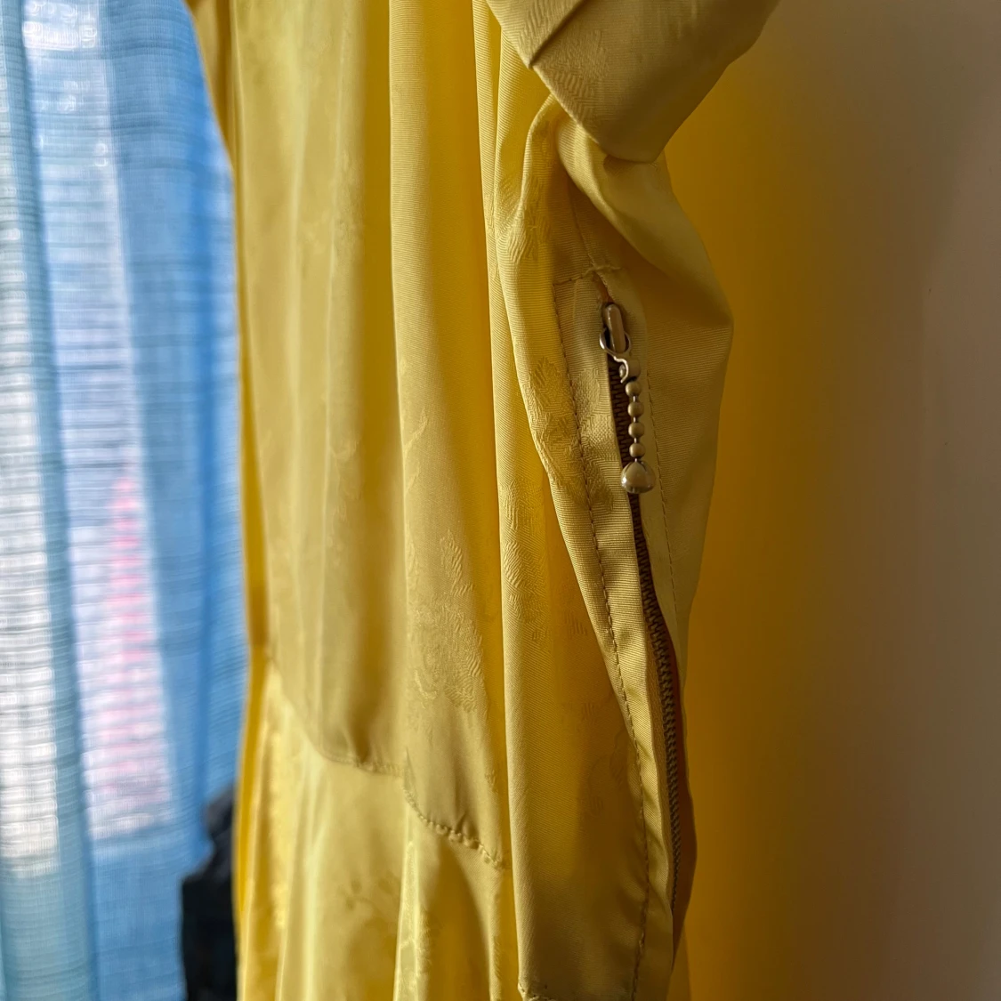 Gul långklänning med blommönster - 4