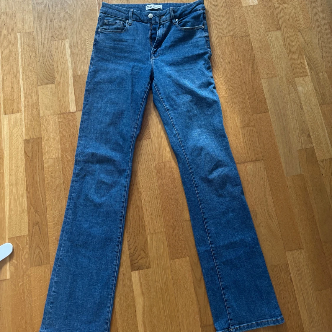 Blå bootcut jeans från Zara, strl 40 - 2