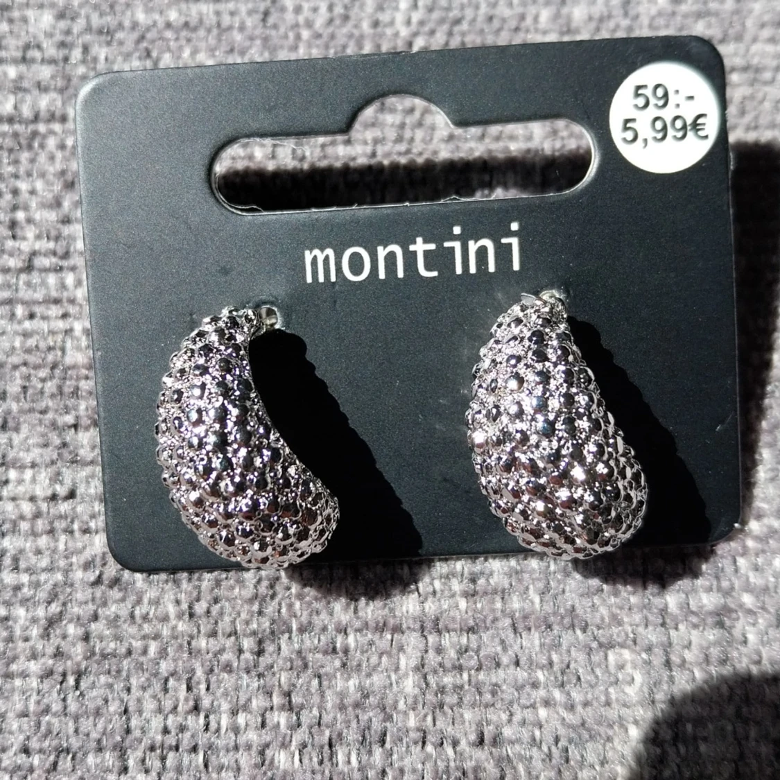 Glittriga silvriga örhängen Montini - 1
