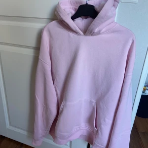 Rosa Gina hoddie - Nytt skick, storlek M, bara att skriva vid frågor/pris😇