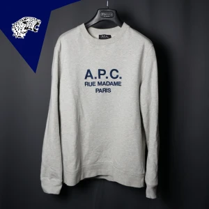 A.P.C TRÖJA - Rikigt fet tjocktröja från A.P.C | Strl: Står M men passar S | Skick: 8.5/10 | Modellen är 180cm | Hör av dig om du har någon fundering! 