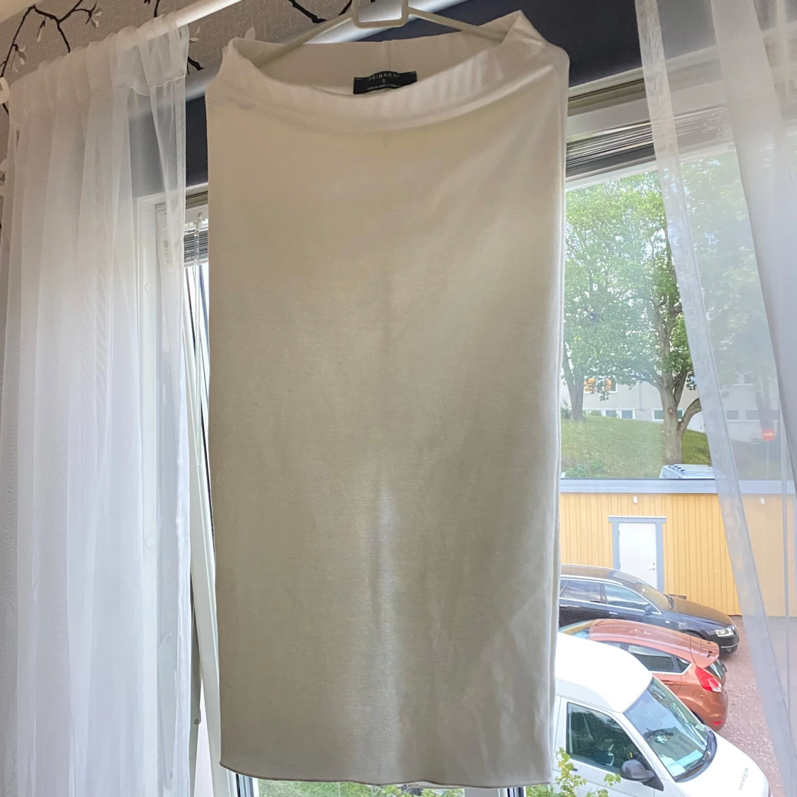 Vit långkjol med slits 