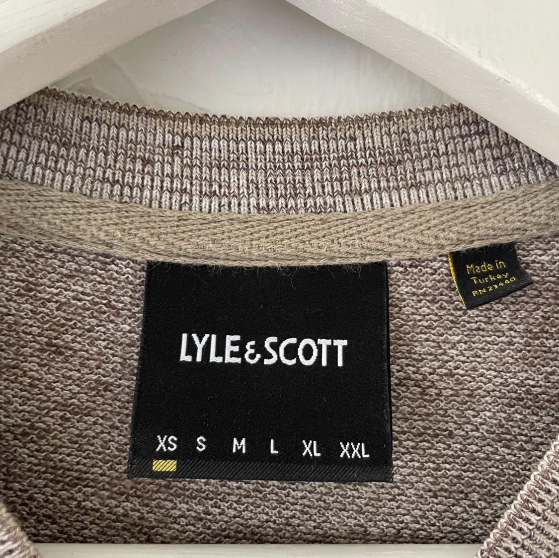 Beige t-shirt från Lyle & Scott - 2