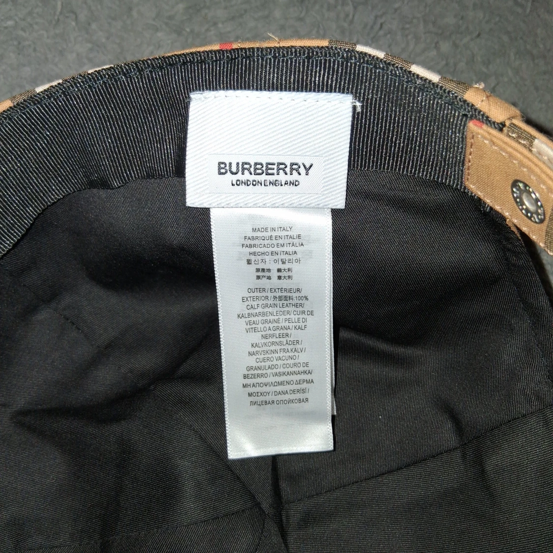 Randig keps från Burberry - 2