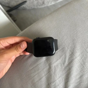 Svart smartwatch  - Snygg svart smartwatch helt ny batteri ingår men den kan vara oladdad just ny