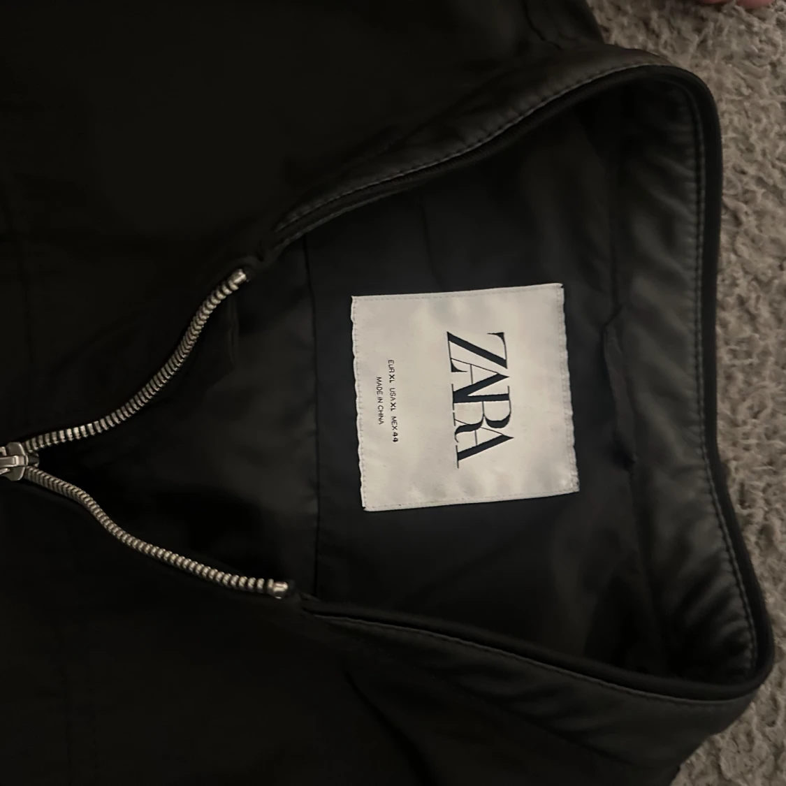 Svart bomberjacka från Zara - 1