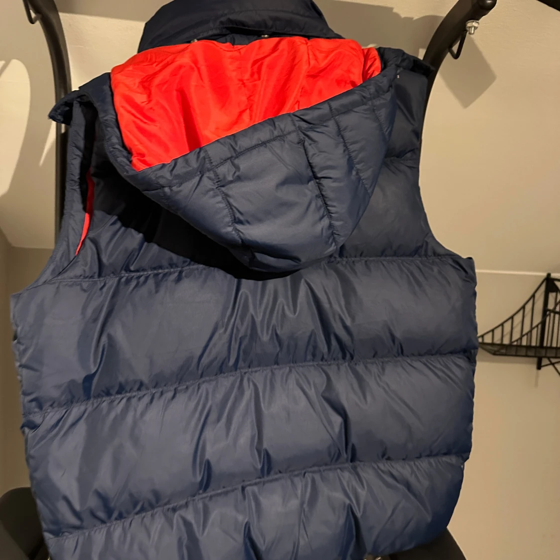 Mörkblå dunväst från Tommy Jeans - 1