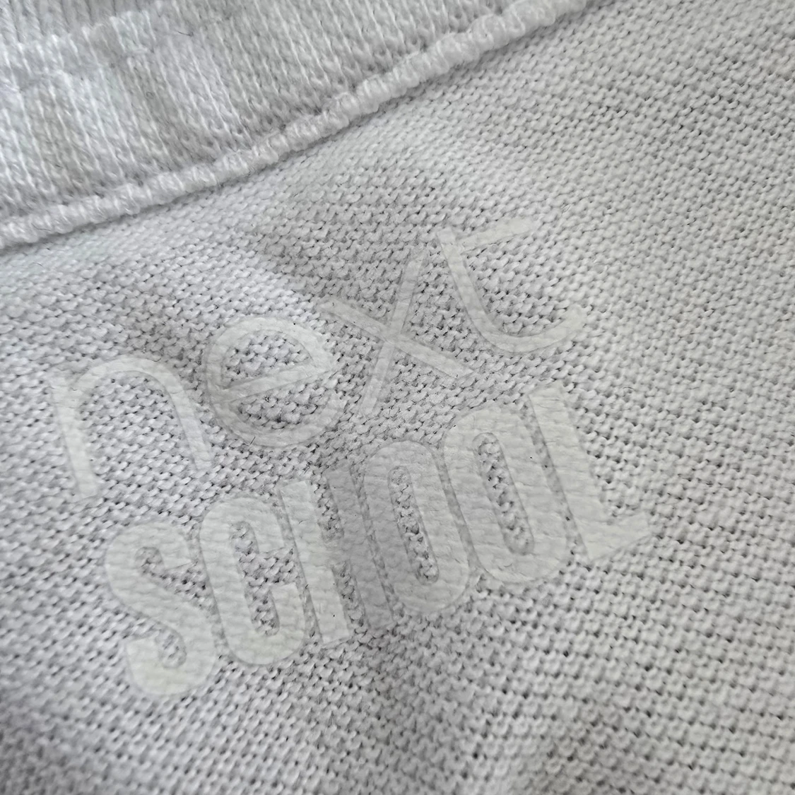 Vit pikétröja från Next School - 1